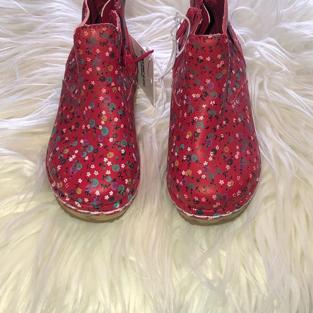 Red Clogs - Picture 3 of 3